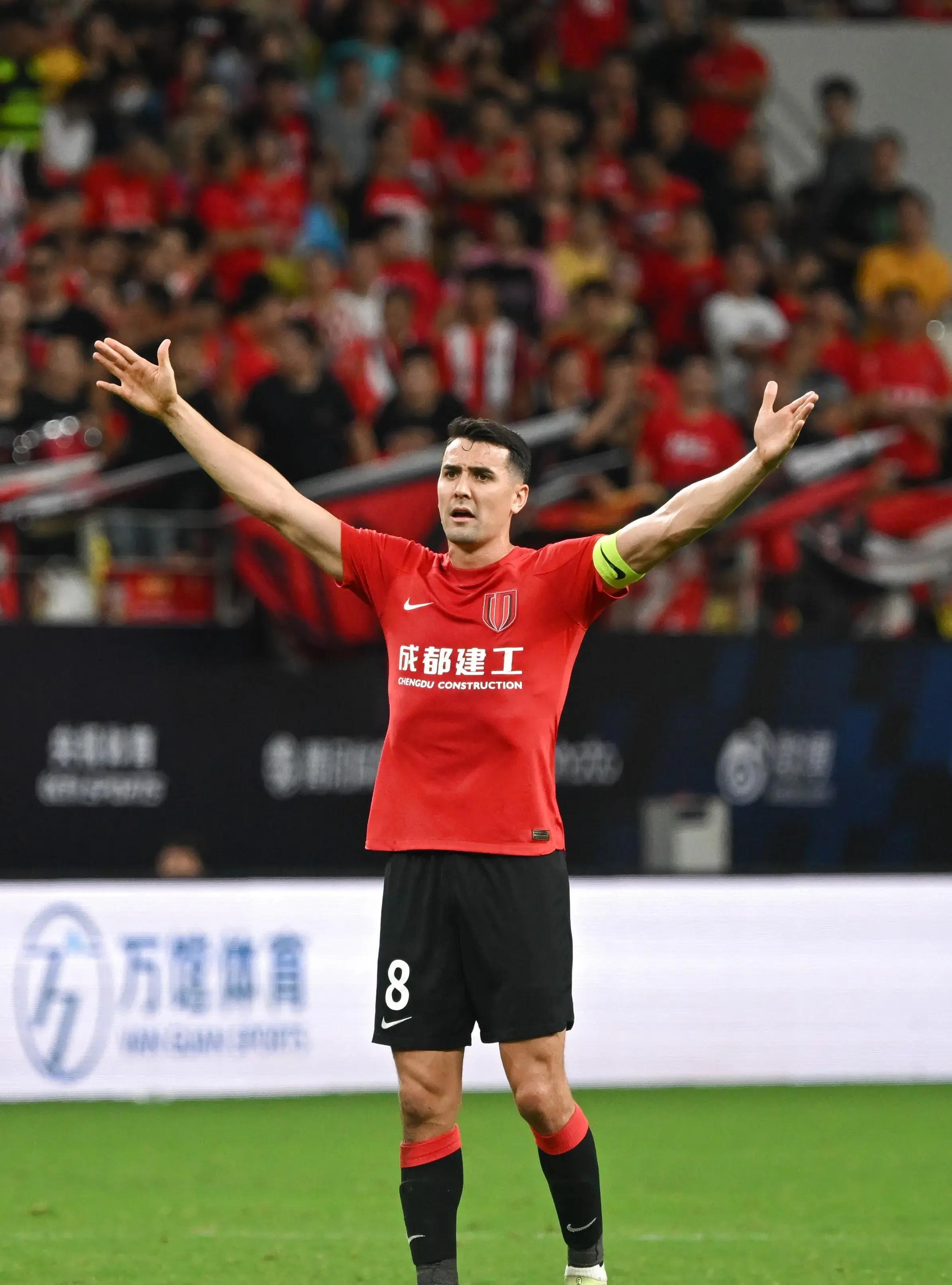 皇家社会转会期远射贴柱,志在西甲名次提升,管理层满意,资深球员宣示担当 皇家社会转会期远射贴柱,志在西甲名次提升,管理层满意,资深球员宣示担当