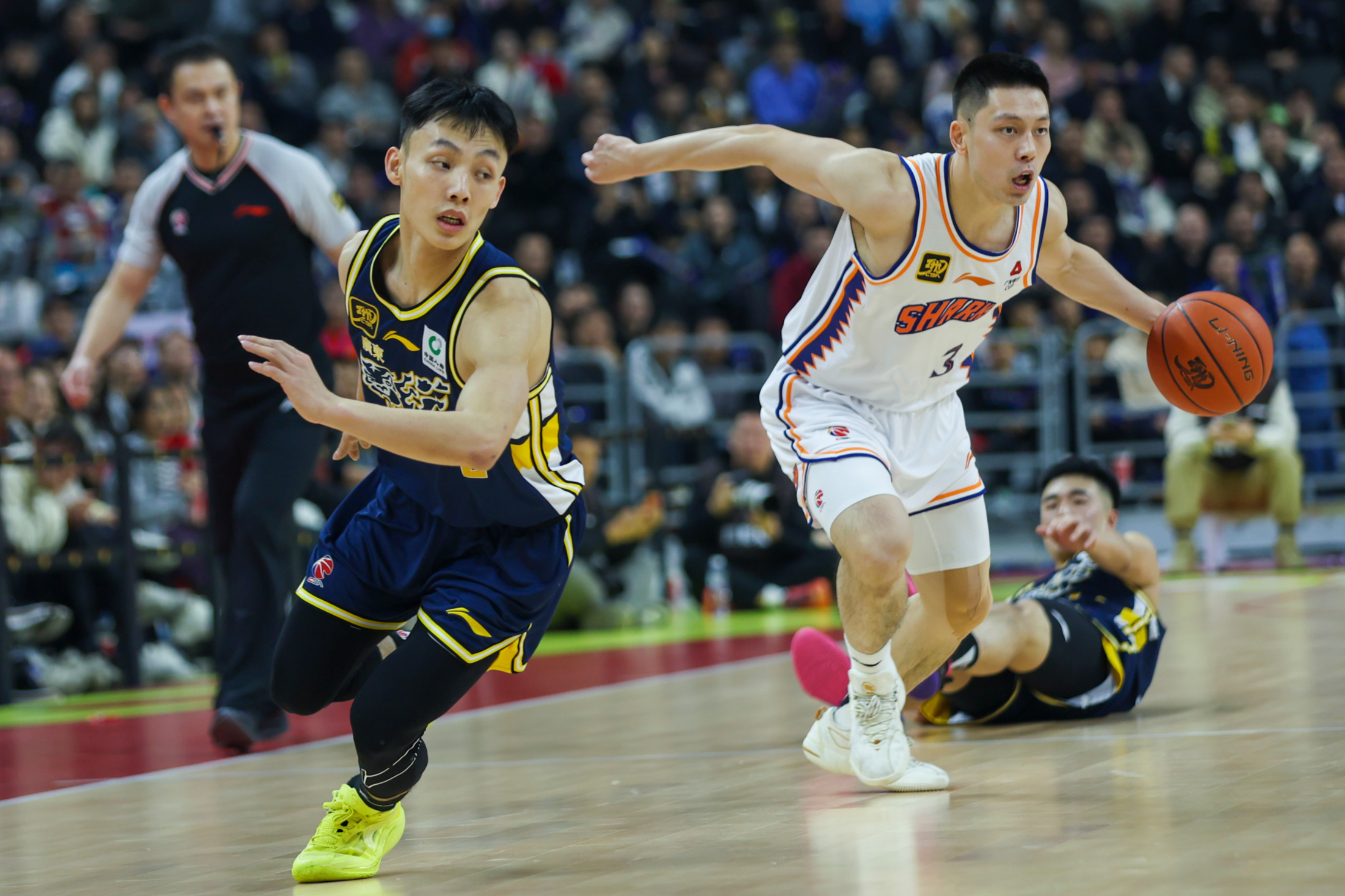 广州队发布备战花絮；集结日造点机会；欧篮联任务艰巨；轮换策略成焦点