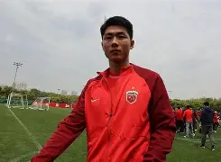 今晚荷甲焦点战，上海海港完成体检，气氛紧张，医务组通报恢复